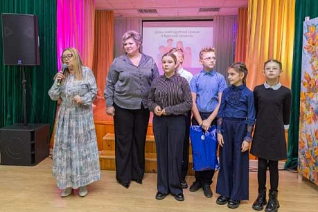 «Новогодний подарок» для детей Курской области