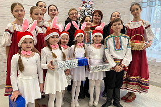 Курганское областное отделение «Российский детский фонд» подарил подарки ребятам на елке в Доме народного творчества