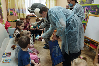 Российский детский фонд посетил детскую больницу имени Красного креста 
