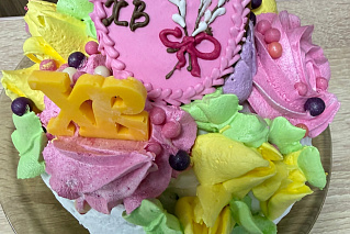 Живописная благотворительная ярмарка в Светлый Пасхальный день на Троицкой площади